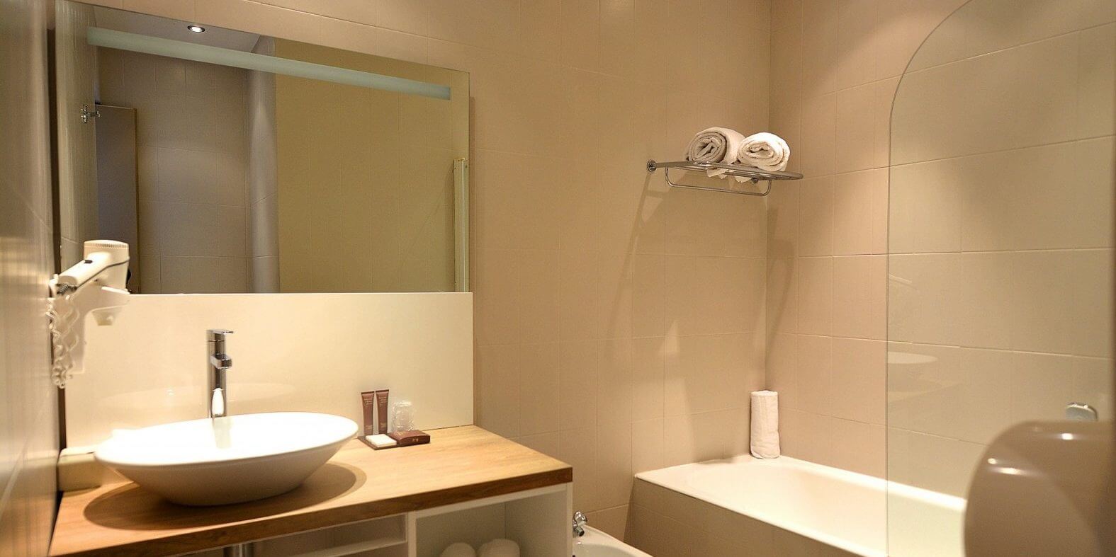 Hotel SantaTeresa Bonifacio Corsica Frankrijk badkamer 2-persoonskamer Standaard