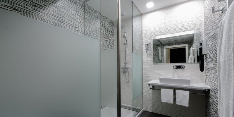 Residence L’Amiral Ile Rousse Corsica Frankrijk appartement Calypso badkamer