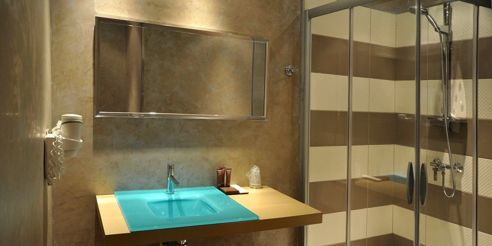 Hotel SantaTeresa Bonifacio Corsica Frankrijk badkamer Junior Suite