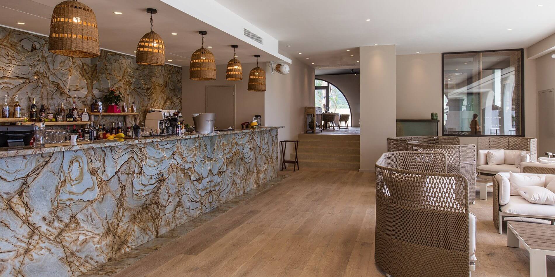 Hotel Misincu Cagnano Cap Corse Corsica Frankrijk entree restaurant lounge bar