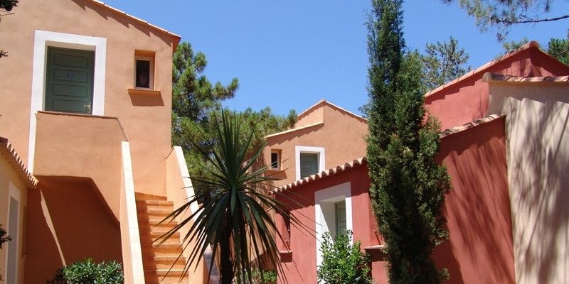 Residence Cala Bianca Borgo Lido de la Marana Corsica Frankrijk appartementen entree trap