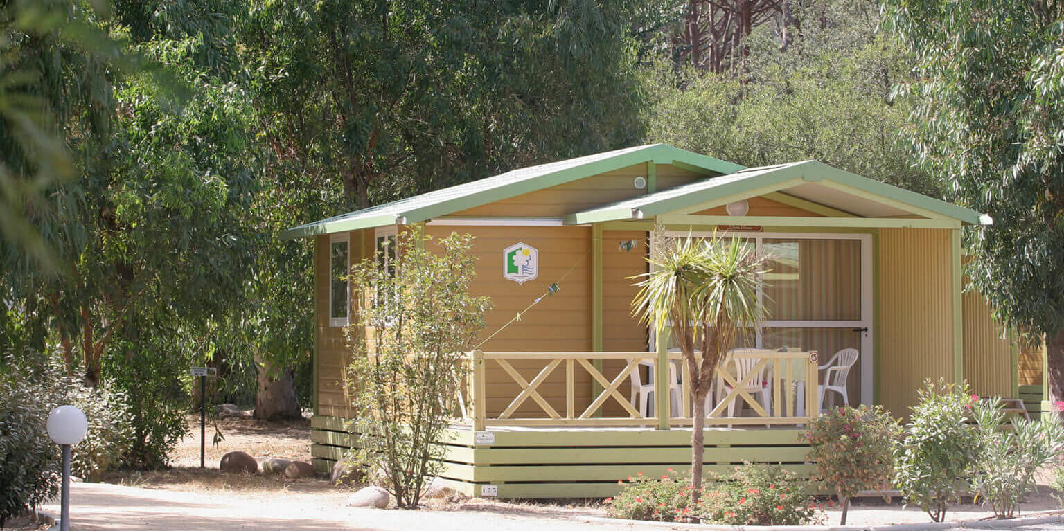 Camping Dolce Vita Calvi Corsica Frankrijk chalet terras