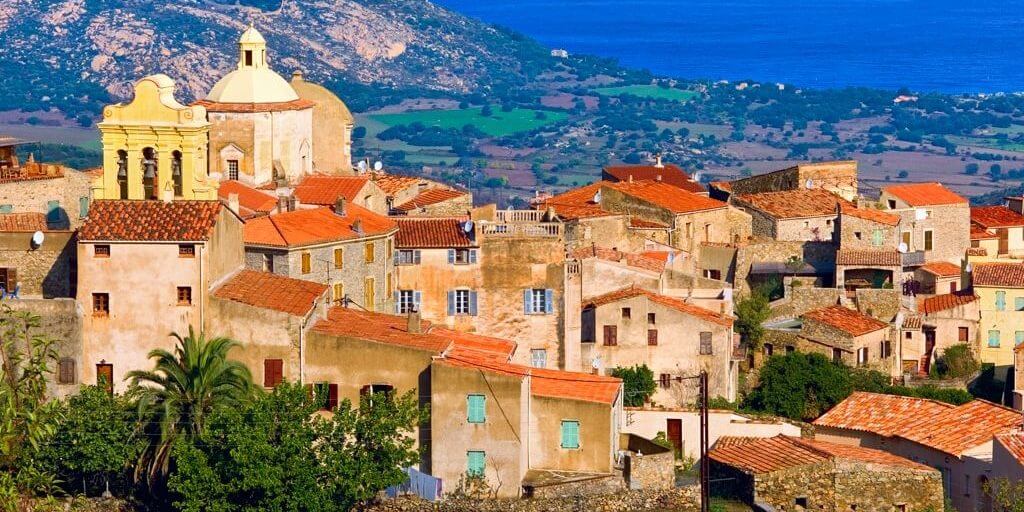 Pigna Balagne Corsica Frankrijk Tuin van Corsica heuvel hill top zee