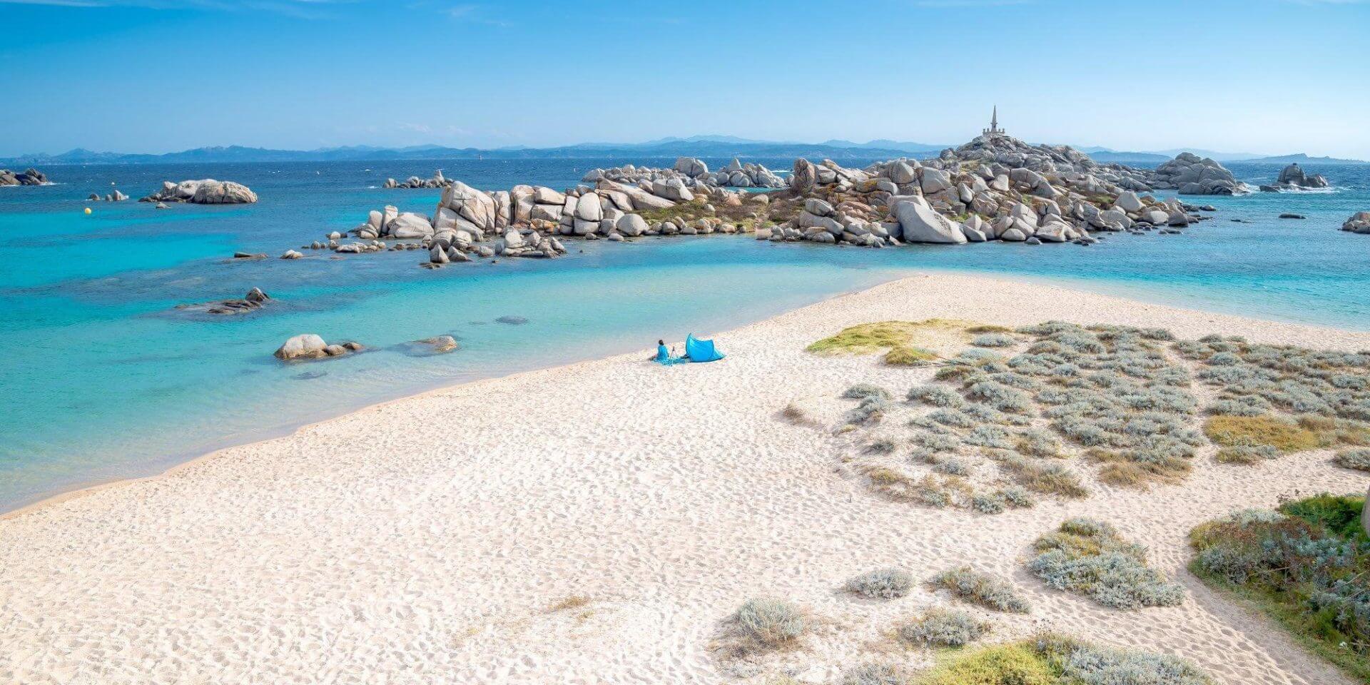 Hotel SantaTeresa Bonifacio Corsica Frankrijk strand strandtentje