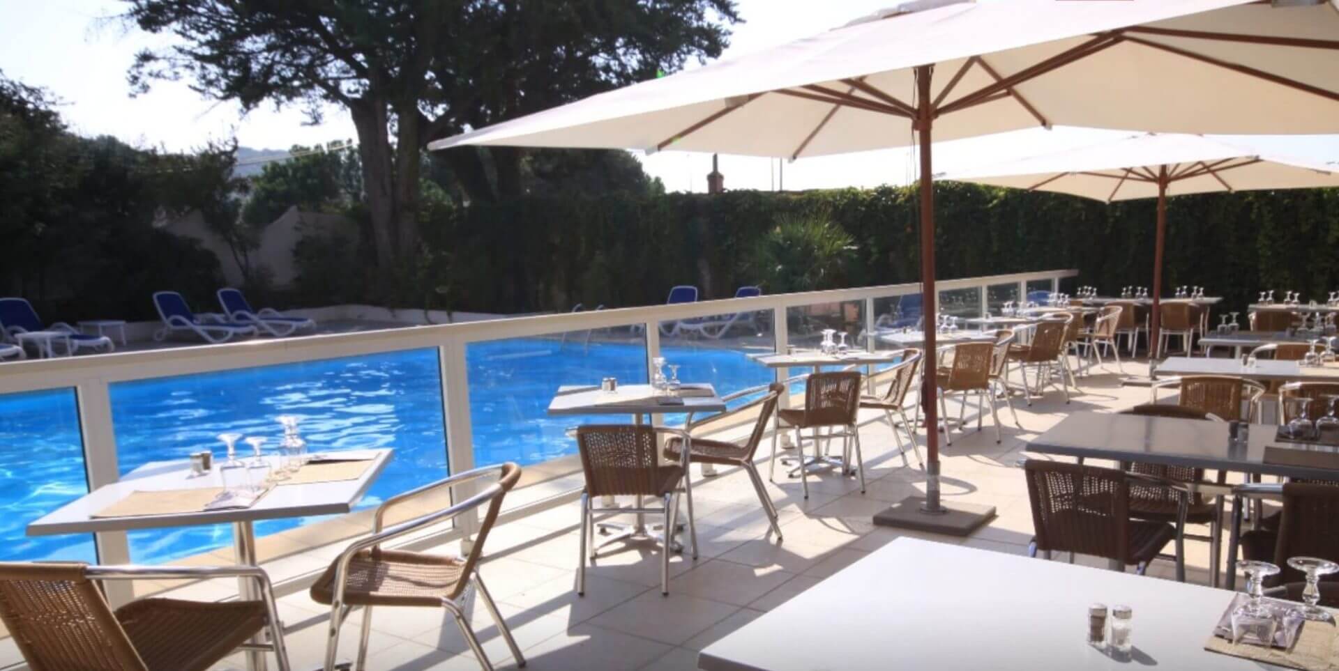 Hotel Arcu di Sole Propriano Corsica Frankrijk zwembad terras parasols
