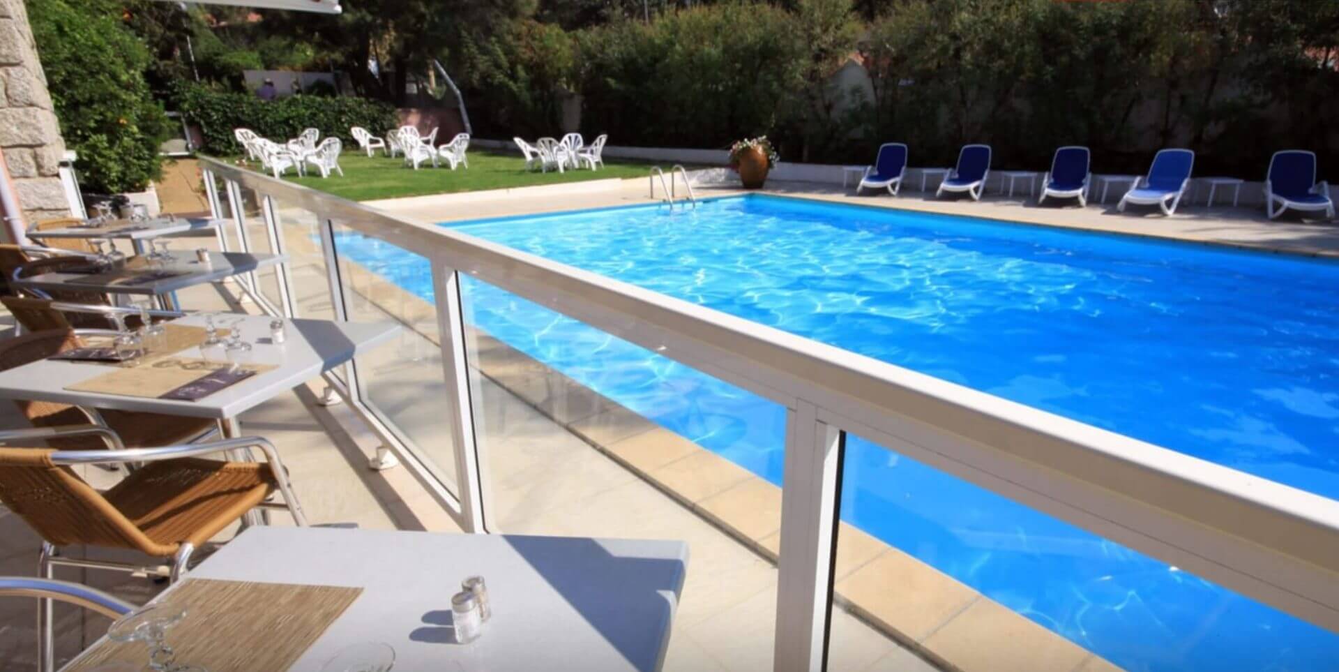 Hotel Arcu di Sole Propriano Corsica Frankrijk zwembad ligbedden terras