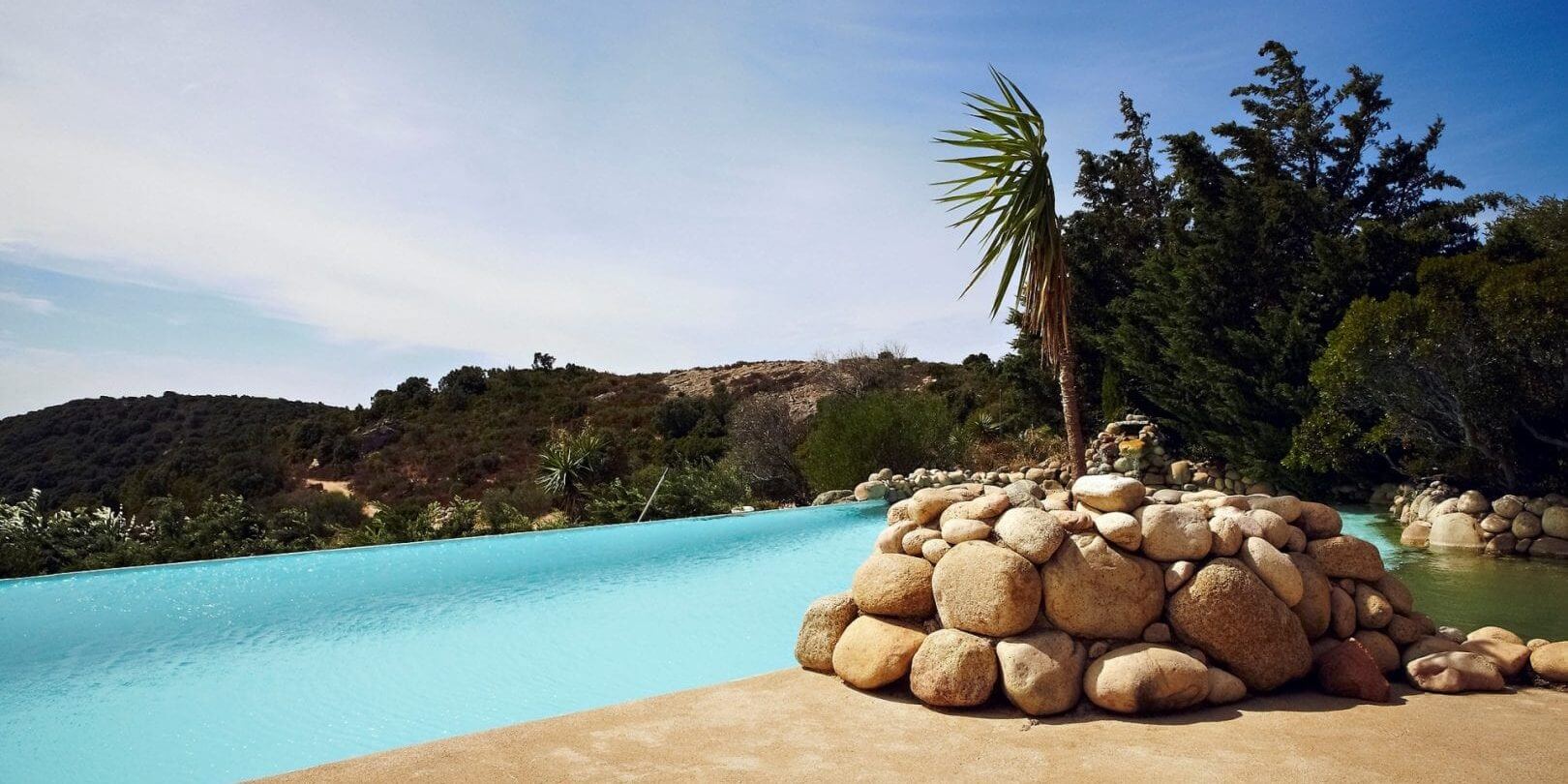 Ferme Auberge Domaine de Piscia Figari Corsica Frankrijk infinity pool zwembad uitzicht