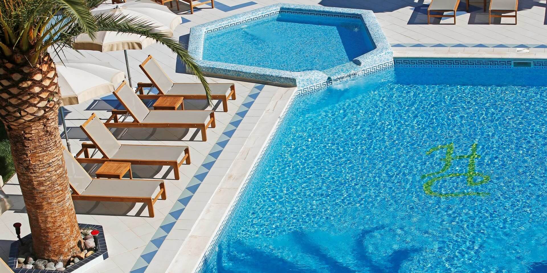 Corsica Hotel Calvi Balagne Corsica Frankrijk zwembad beeldmerk detail