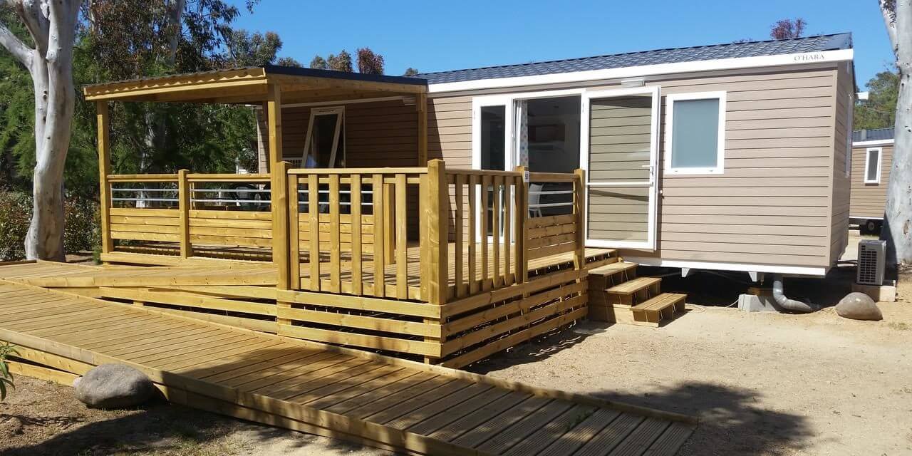 Camping La Dolce Vita Calvi Corsica luxe stacaravanterras out