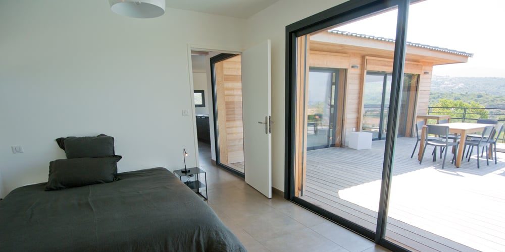 Les Villas de Lorello Porticcio Corsica Frankrijk villa Les Arbousiers slaapkamer terras