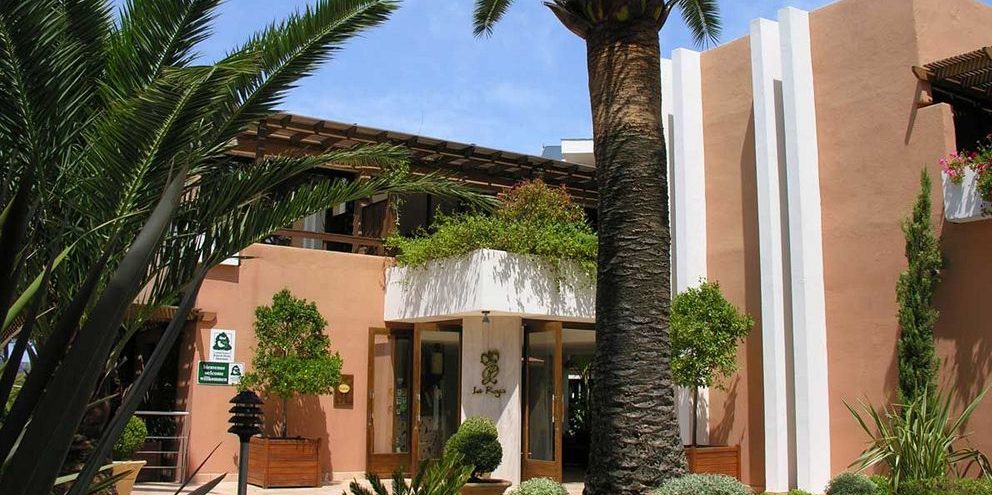 Hotel La Roya Saint-Florent Corsica Frankrijk façade entree palmboom