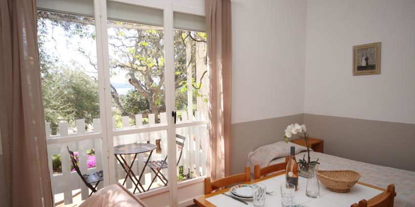Residence U Paesolu Pinarello Sainte-Lucie-de-Porto-Vecchio Porto-Vecchio Corsica Frankrijk appartement balkon living