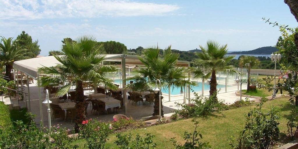 Residence U Paesolu Pinarello Sainte-Lucie-de-Porto-Vecchio Porto-Vecchio Corsica Frankrijk terras zwembad tuin park