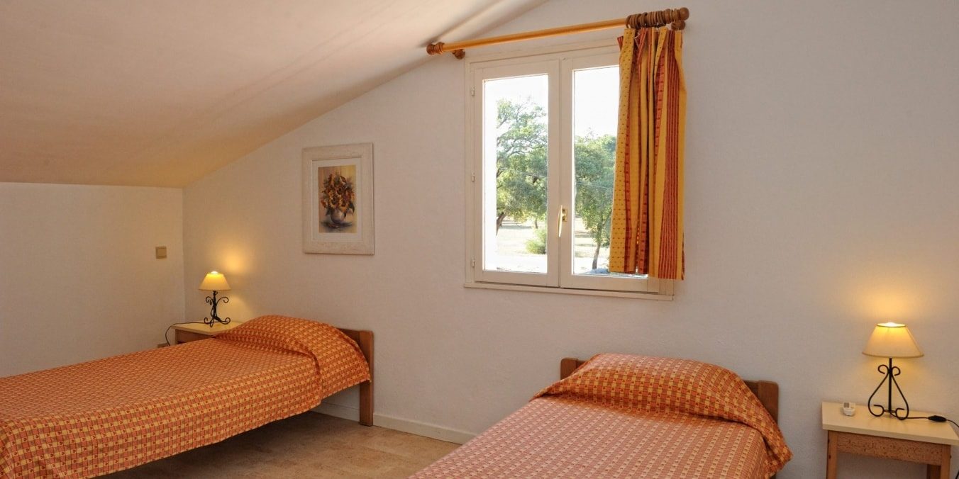 Residence U Paesolu Pinarello Sainte-Lucie-de-Porto-Vecchio Porto-Vecchio Corsica Frankrijk vierkamervilla-Standing slaapkamer eenpersoonsbedden