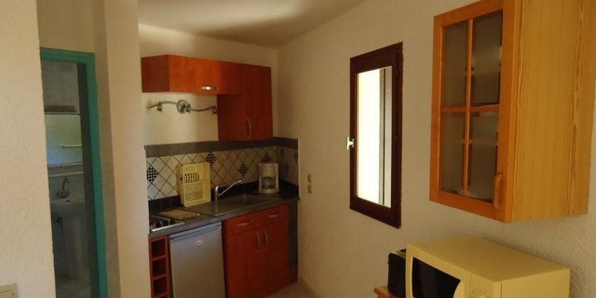 Residence maina Cargese Corsica Frankrijk appartement interieur keuken