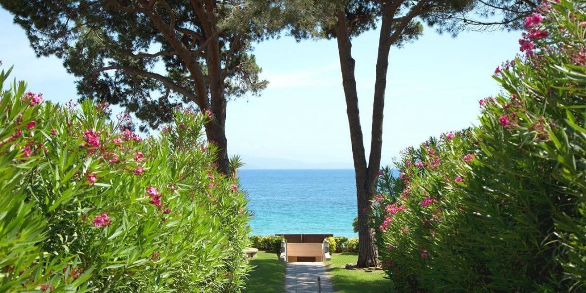 Hotel la Pinede Ajaccio Iles Sanguinaires Corsica Frankrijk pad-naar-zee oleander
