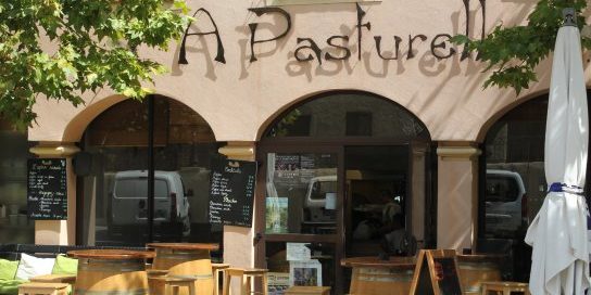 Hotel A Piattatella Monticello Balagne Corsica Frankrijk cafe-restaurant-A-Pasturella dorpsplein terras