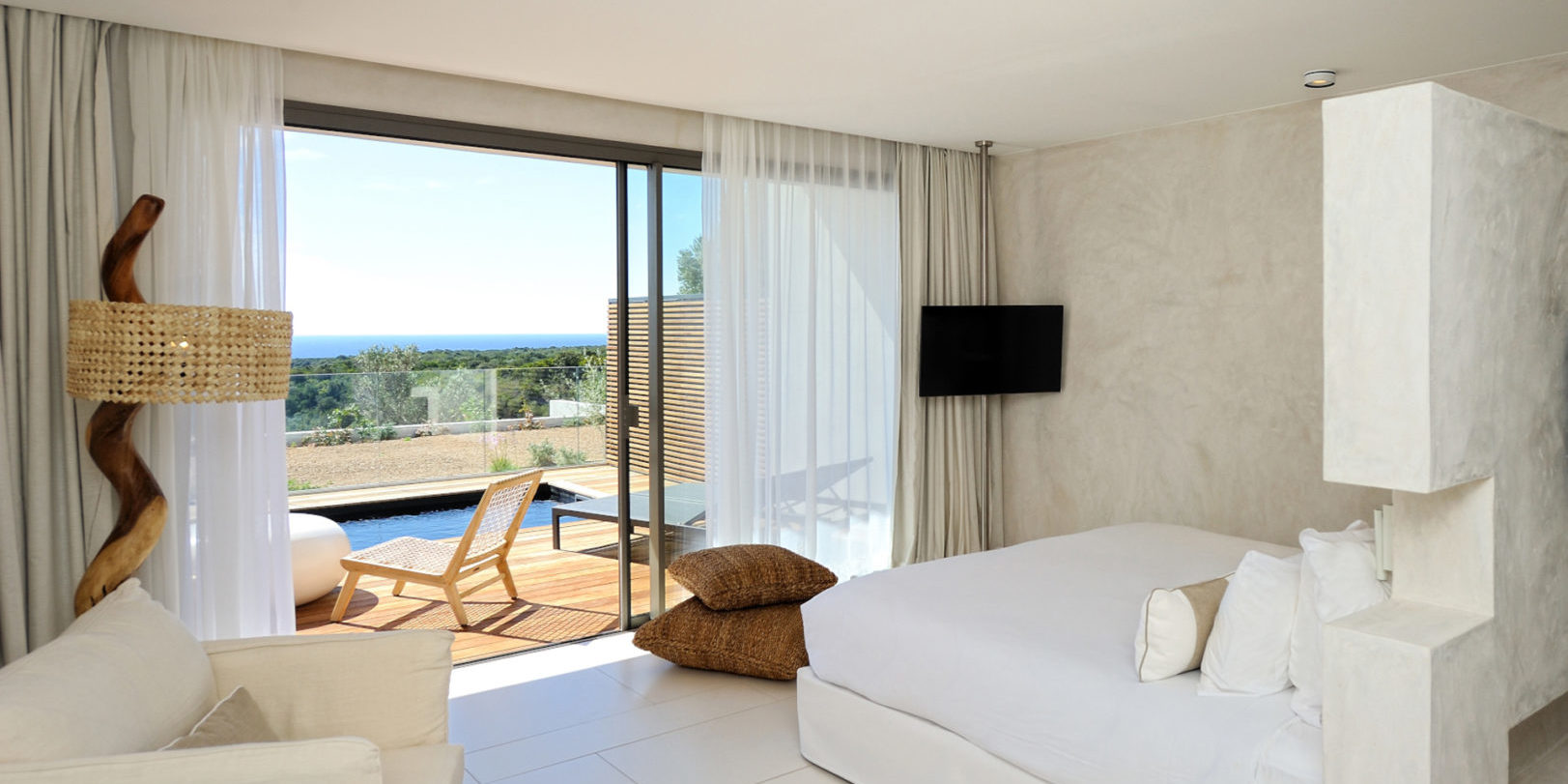 Hotel Cala di Greco Bonifacio Corsica Zuid-Corsica Frankrijk suite wit riet design-lamp