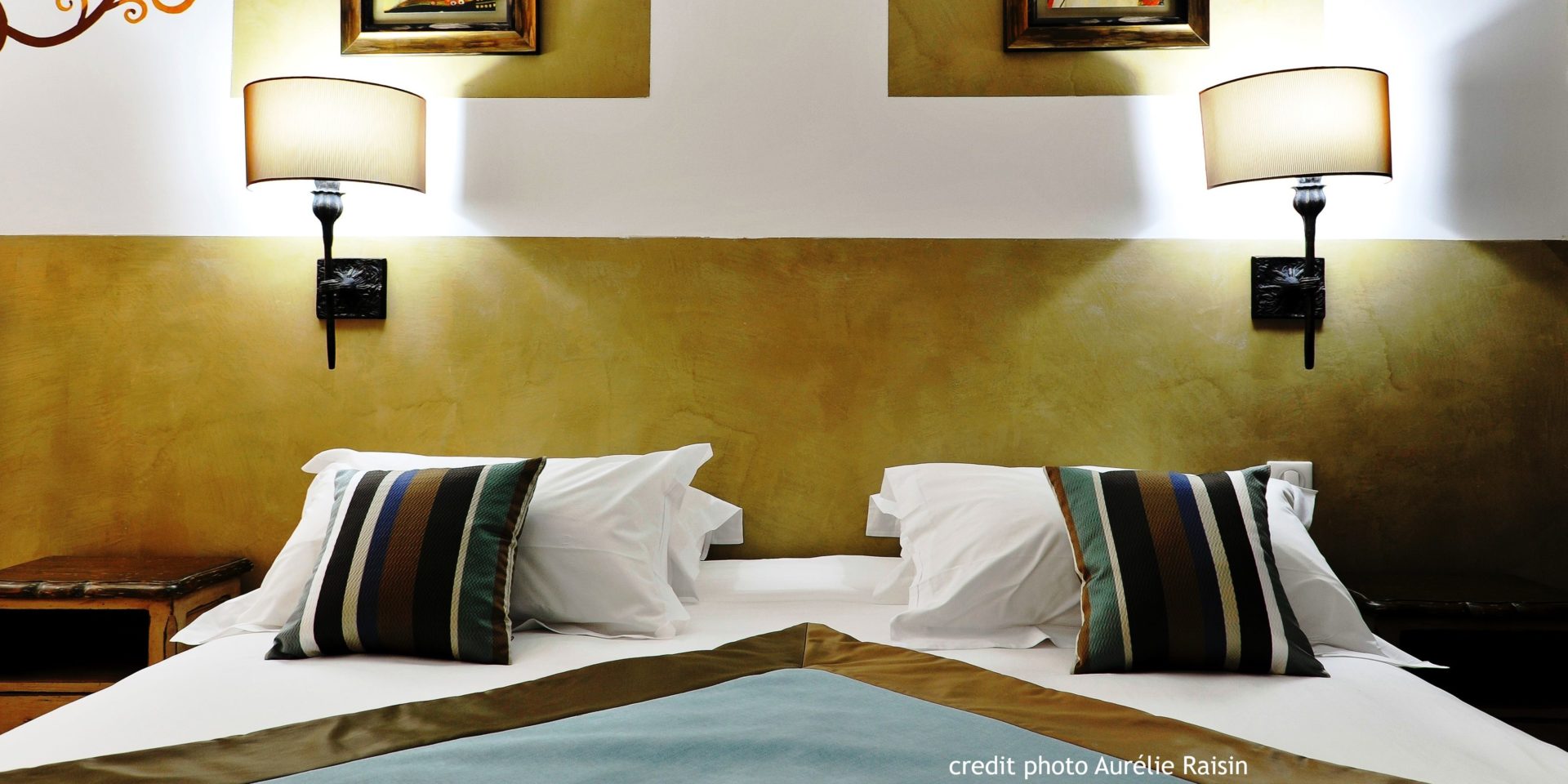 Boutique Hotel Liberata Ile Rousse Balagne Corsica Frankrijk kamer tweepersoonsbed kunst detail