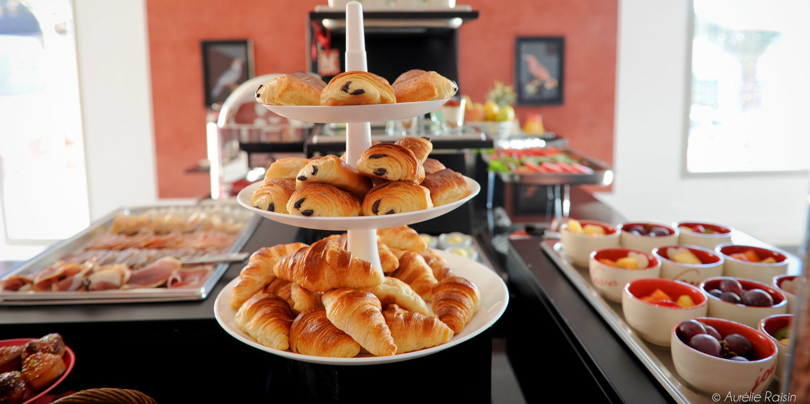 Boutique Hotel Liberata Ile Rousse Balagne Corsica Frankrijk ontbijtbuffet viennoiseries croissantjes pain-au-chocolat chocolatine fruit