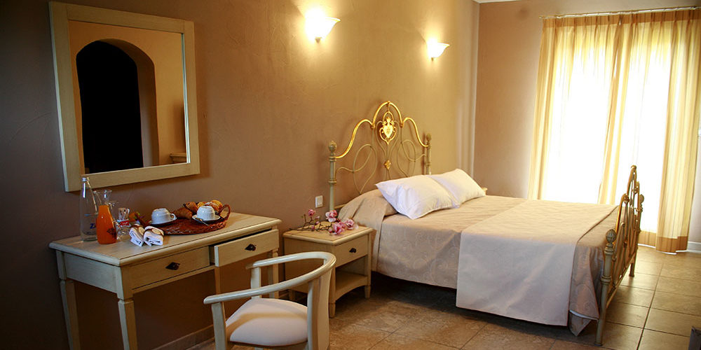 Osteria A Stalla Sischese sisco Cap Corse Corsica Frankrijk tweepersoonskamer room-service ontbijt